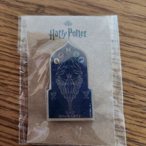Harry Potter New York Exclusive Hogwarts Enamel Pin